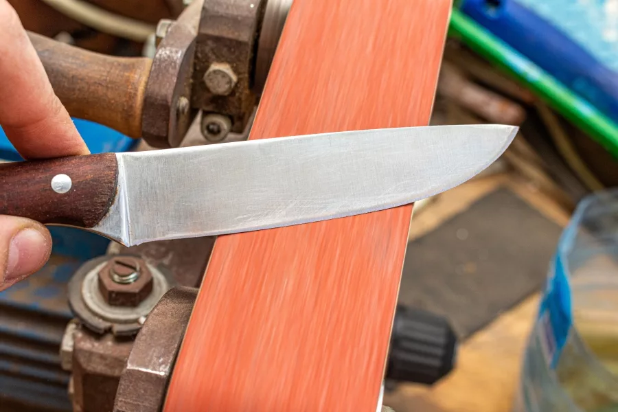 Best 1x30 Belts for Knife Making: Reviews and Buying Guide