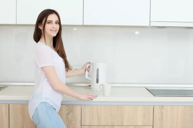 How Does a Cordless Electric Kettle Work