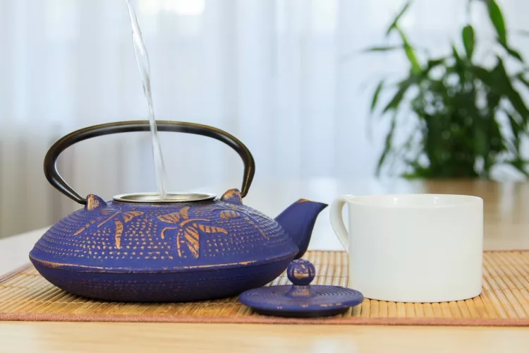 How to Clean Cast Iron Kettle