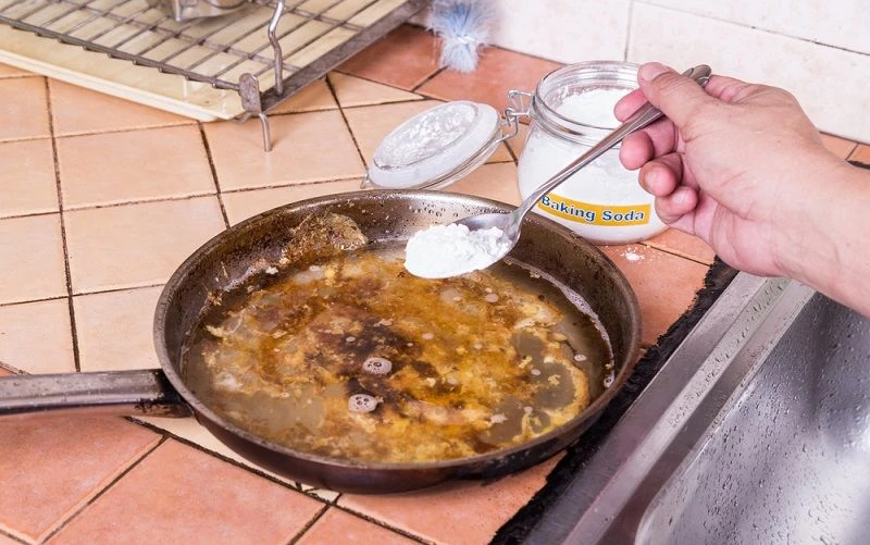 How To Remove Burnt Food From Non Stick Pan