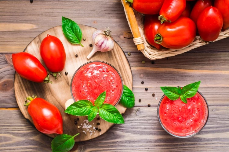The Benefits of Tomato Juice to Lose Weight