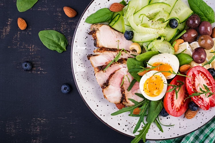 Expert Tips for Choosing Healthy Lunches for Weight Loss